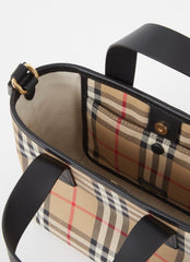 Handbag with detachable shoulder strap