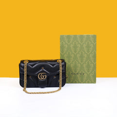 Shoulder Bag in leather (Black)