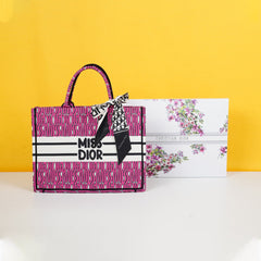 Medium Miss Book Tote Pink